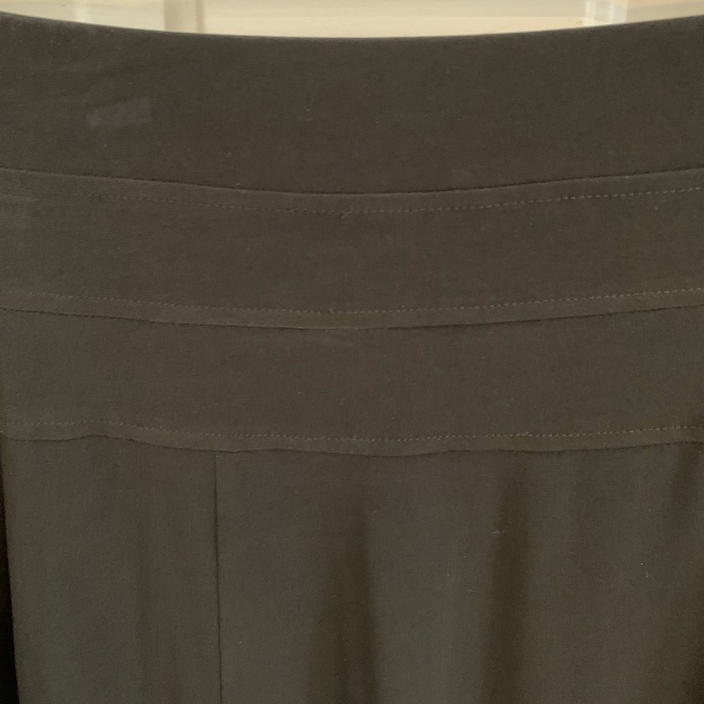 NWT, black skirt. Size 14/16. Elastic waist - Picture 5 of 5